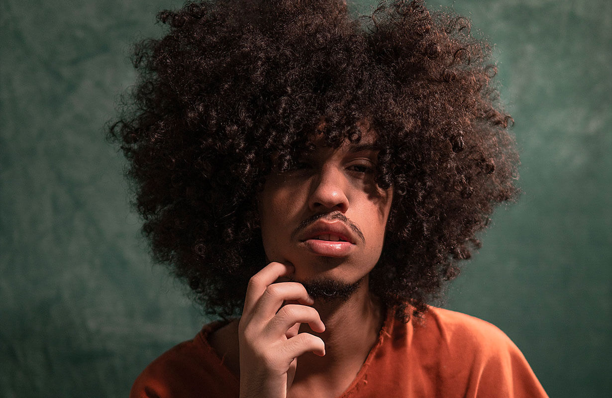 Comment bien entretenir des cheveux crépus homme ? – Eternel Paris