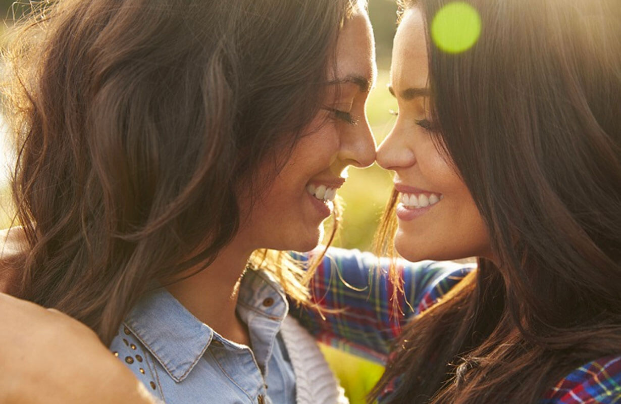 9 Meilleurs Sites et Applications de Rencontre Lesbienne 2023 image