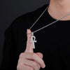 Pendentif Croix de Vie Ankh pavé argent tenu à la main