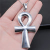 Grand pendentif Croix de Vie Ankh argent porté dans la main