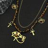 Pendentif Œil d'Horus doré avec œil de tigre et charms Croix Ankh, gros plan